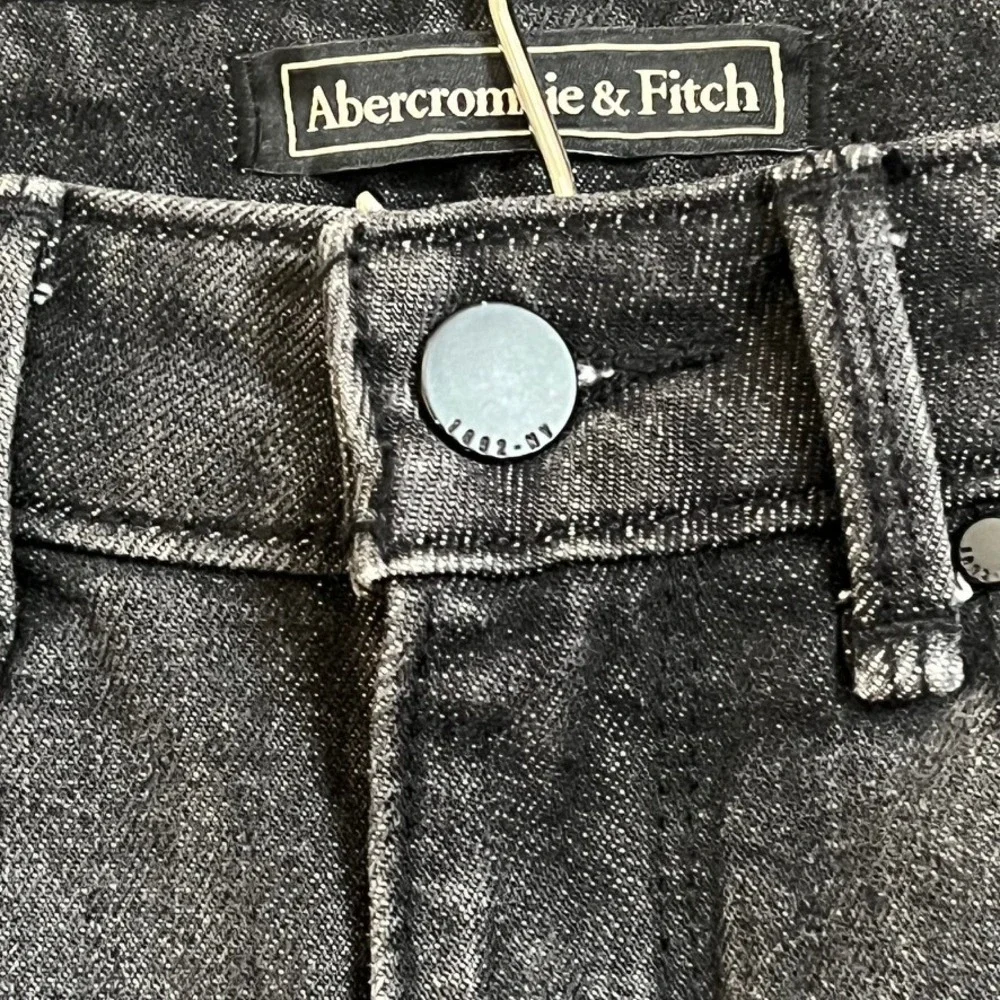 Abercrombie &‎ Fitch Women's Black Wash High Rise Flare Cropped Jeans